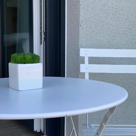 Emperors Baths - Cozy Modern Apartament