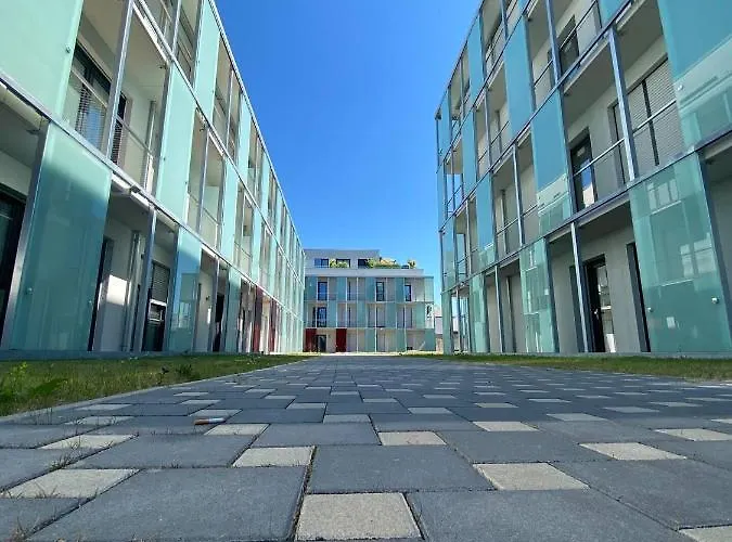 Emperors Baths - Cozy Modern Apartment