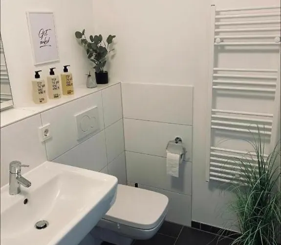 Emperors Baths - Cozy Modern Apartment